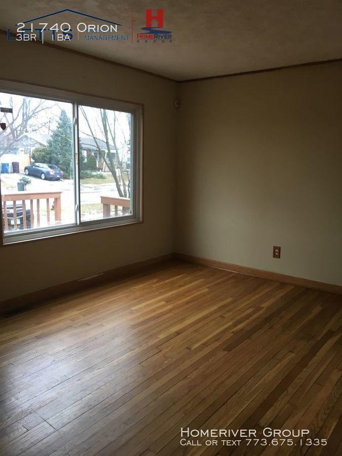 21740 Orion Ave - Photo 2 of 10