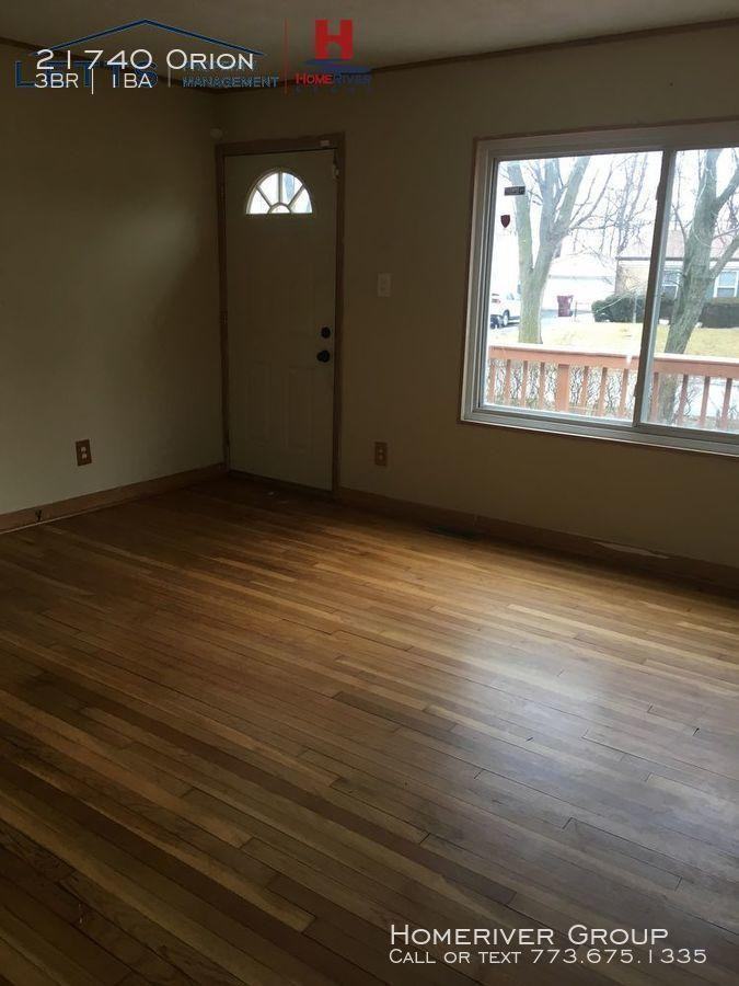 21740 Orion Ave - Photo 3 of 10