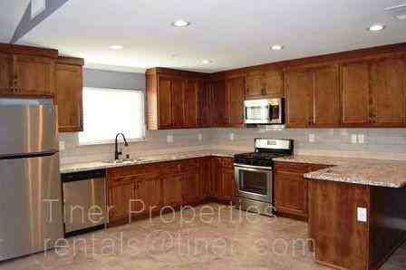 1432 Katharine Ave - Photo 3 of 14