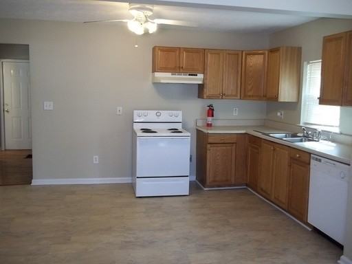 3172 Humphries Dr SE - Photo 2 of 13