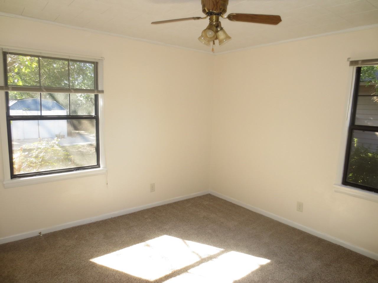 3305 Newton Dr - Photo 3 of 7