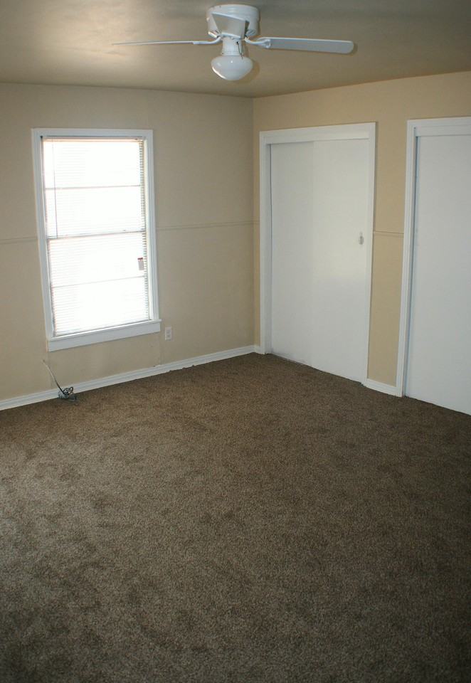 5637 Farnsworth Avenue - Photo 2 of 4