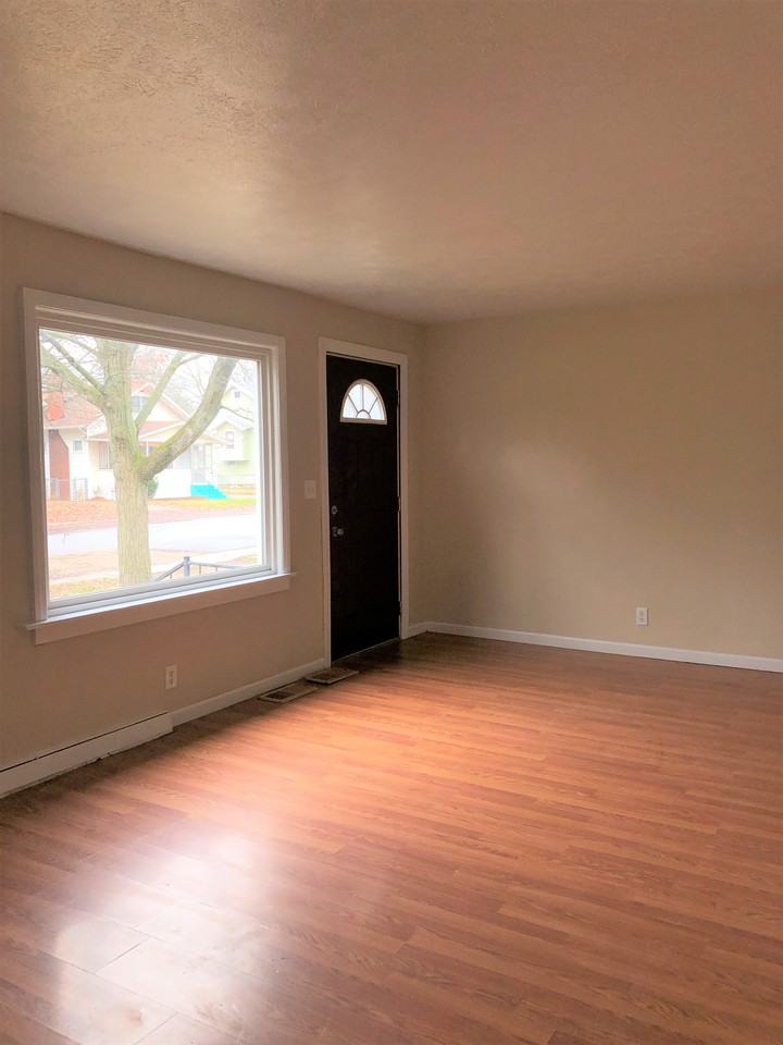 204 N Dartmouth St - Photo 3 of 10