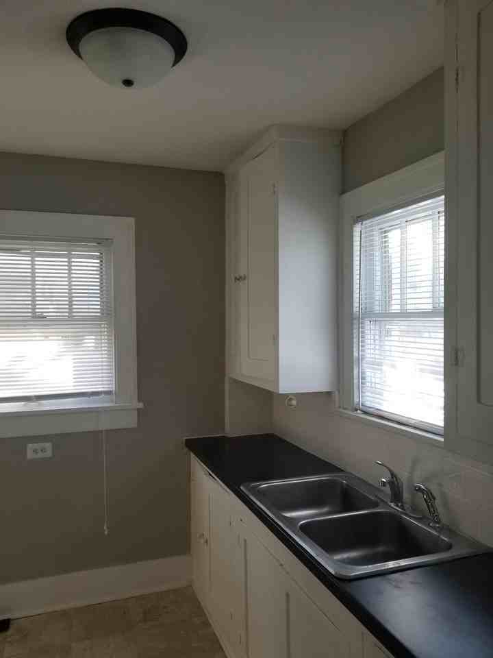 698 S Stone St - Photo 2 of 7