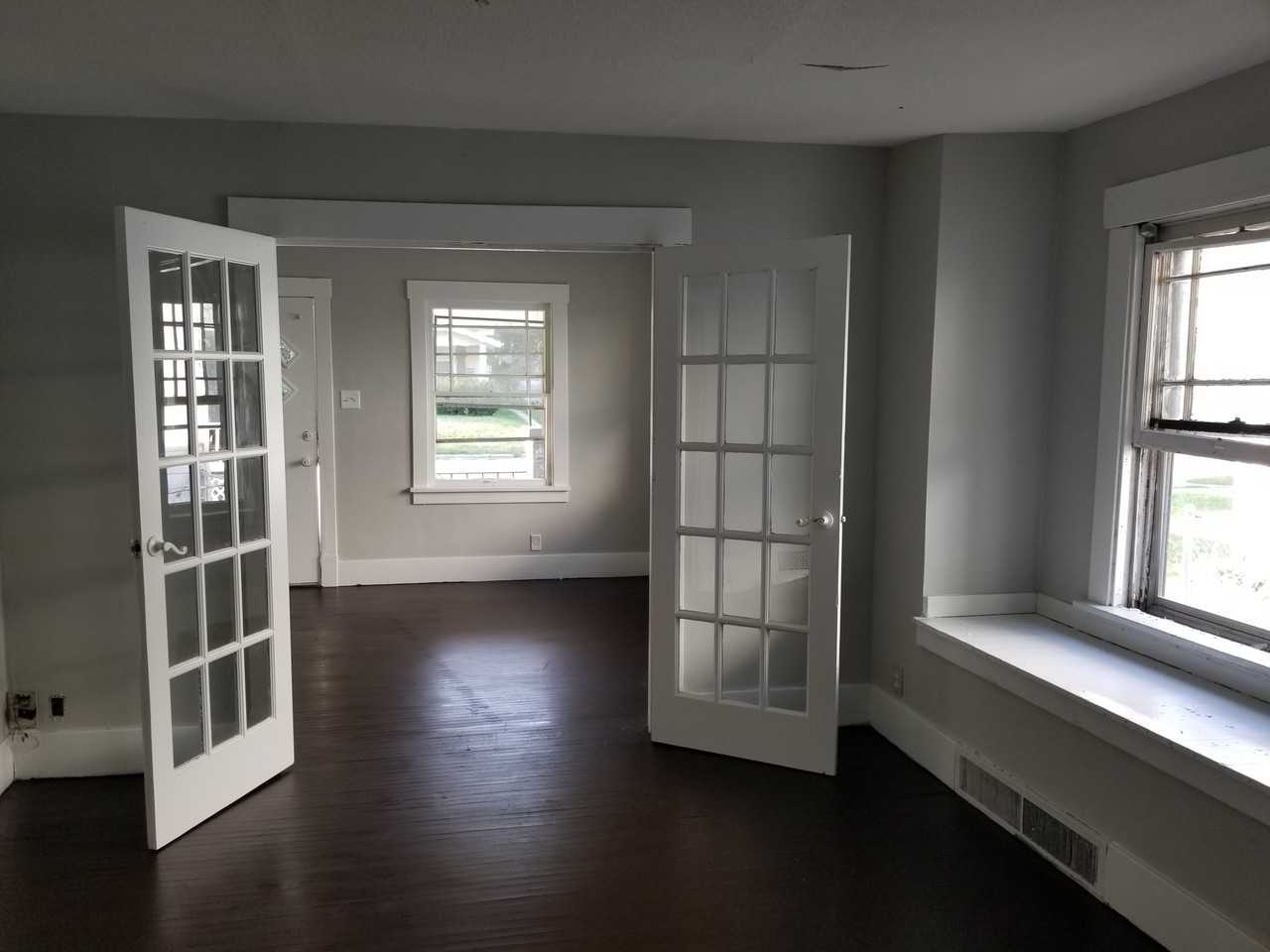 1344 E Moore St - Photo 2 of 5