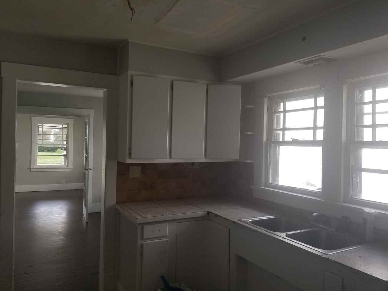 1344 E Moore St - Photo 3 of 5