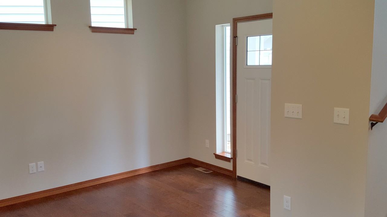 2217 East Rosecrans Court - Photo 2 of 18