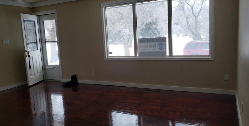 660 Aberdeen Crescent - Photo 2 of 16