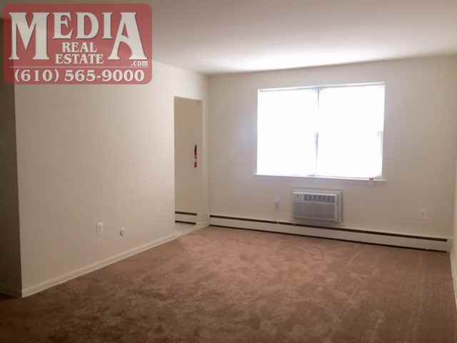 Colonial Terrace Apartments - Photo 2 of 5