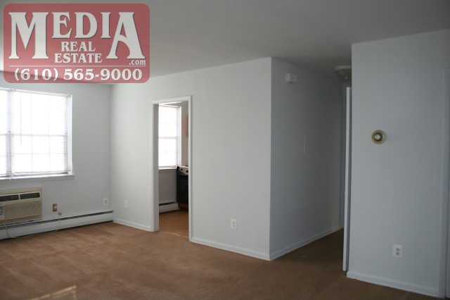 Jeffersonian Apartments - Photo 3 of 9