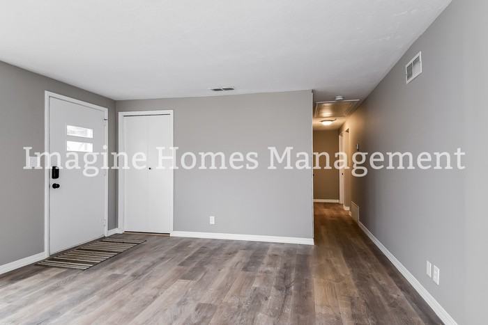 9898 Crestwood Dr - Photo 3 of 9