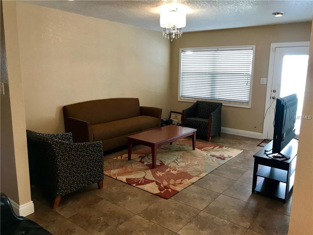 2916 W Curtis St - Photo 3 of 18