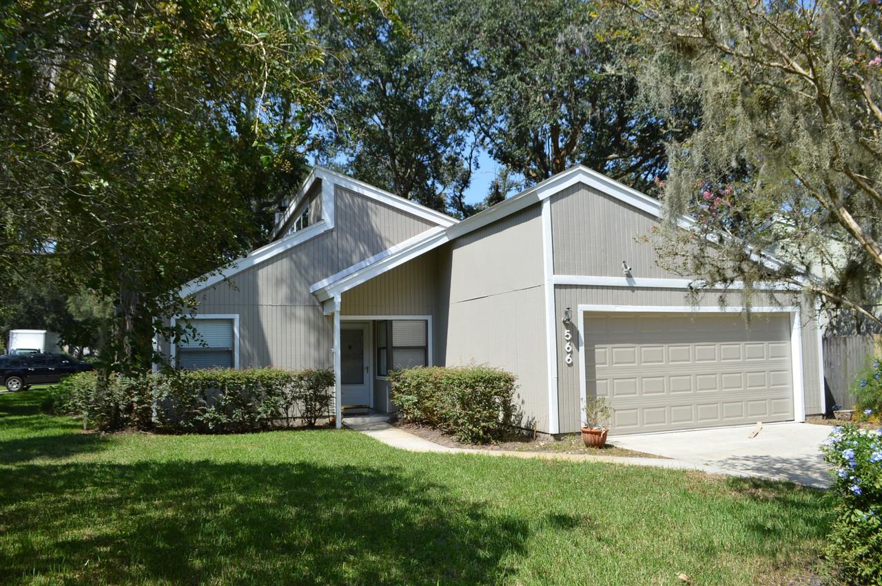 566 Robles Lane - Photo 2 of 17