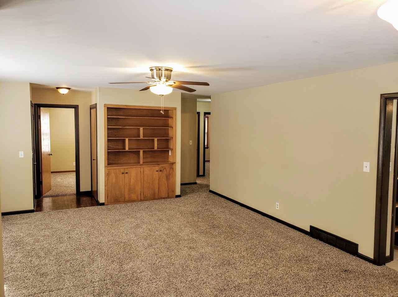 110 E Ash St - Photo 2 of 14