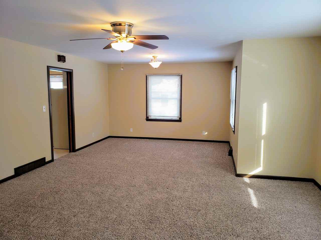 110 E Ash St - Photo 3 of 14