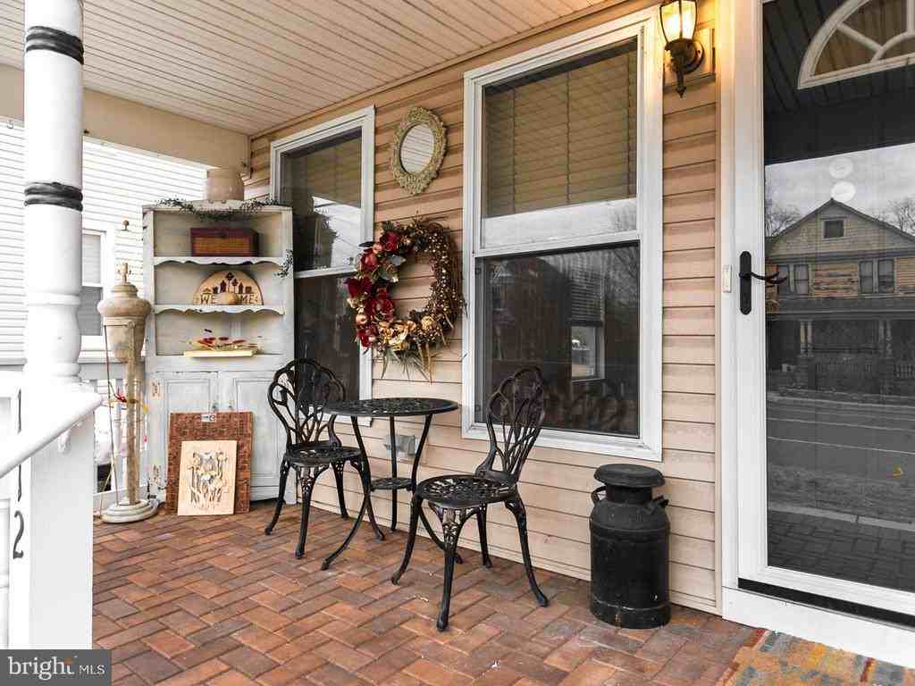 112 Atlantic Ave - Photo 2 of 16