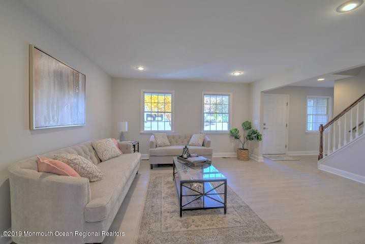 1097 Fathom Ave - Photo 3 of 28