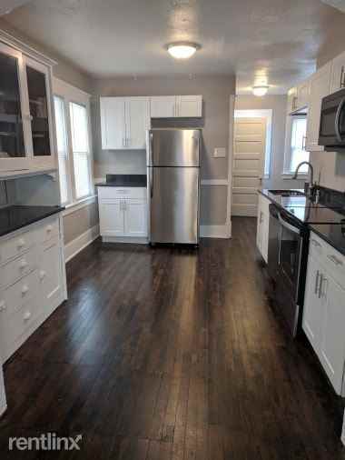 2484 S Wentworth Ave - Photo 3 of 22