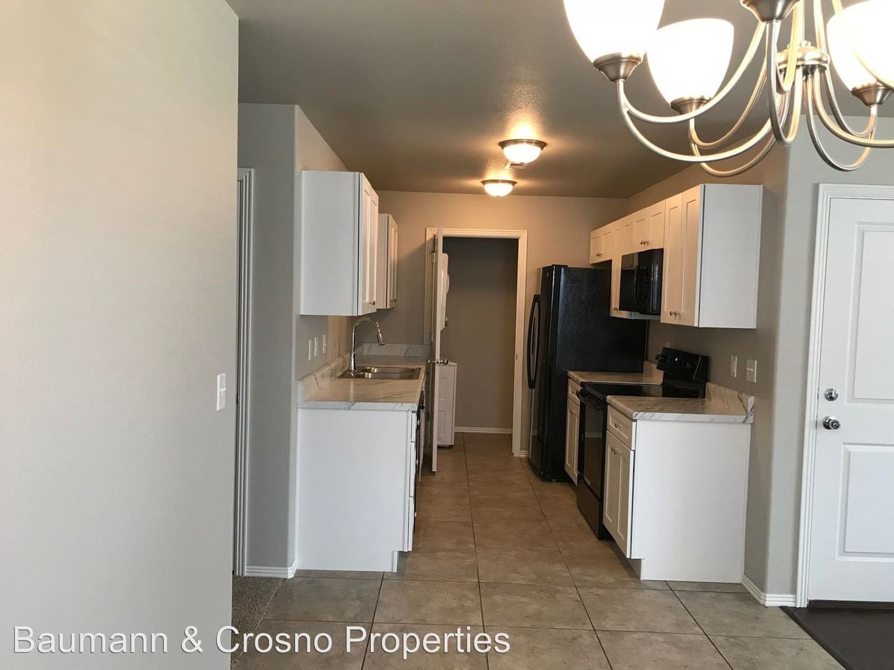 828 S Carl St - Photo 3 of 21