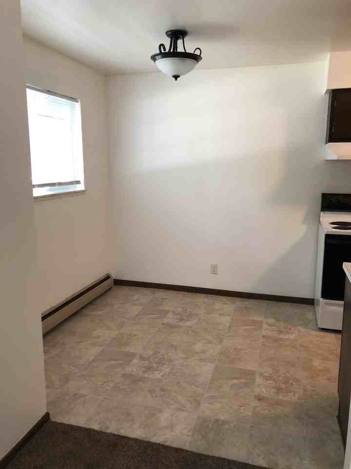 123 Parkview Cir - Photo 3 of 7