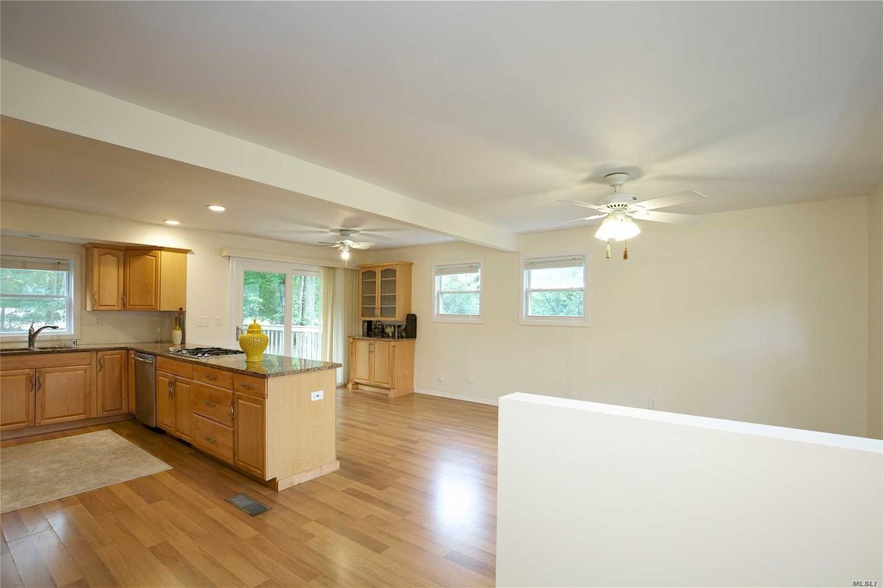 44 Crocus Ln - Photo 2 of 14