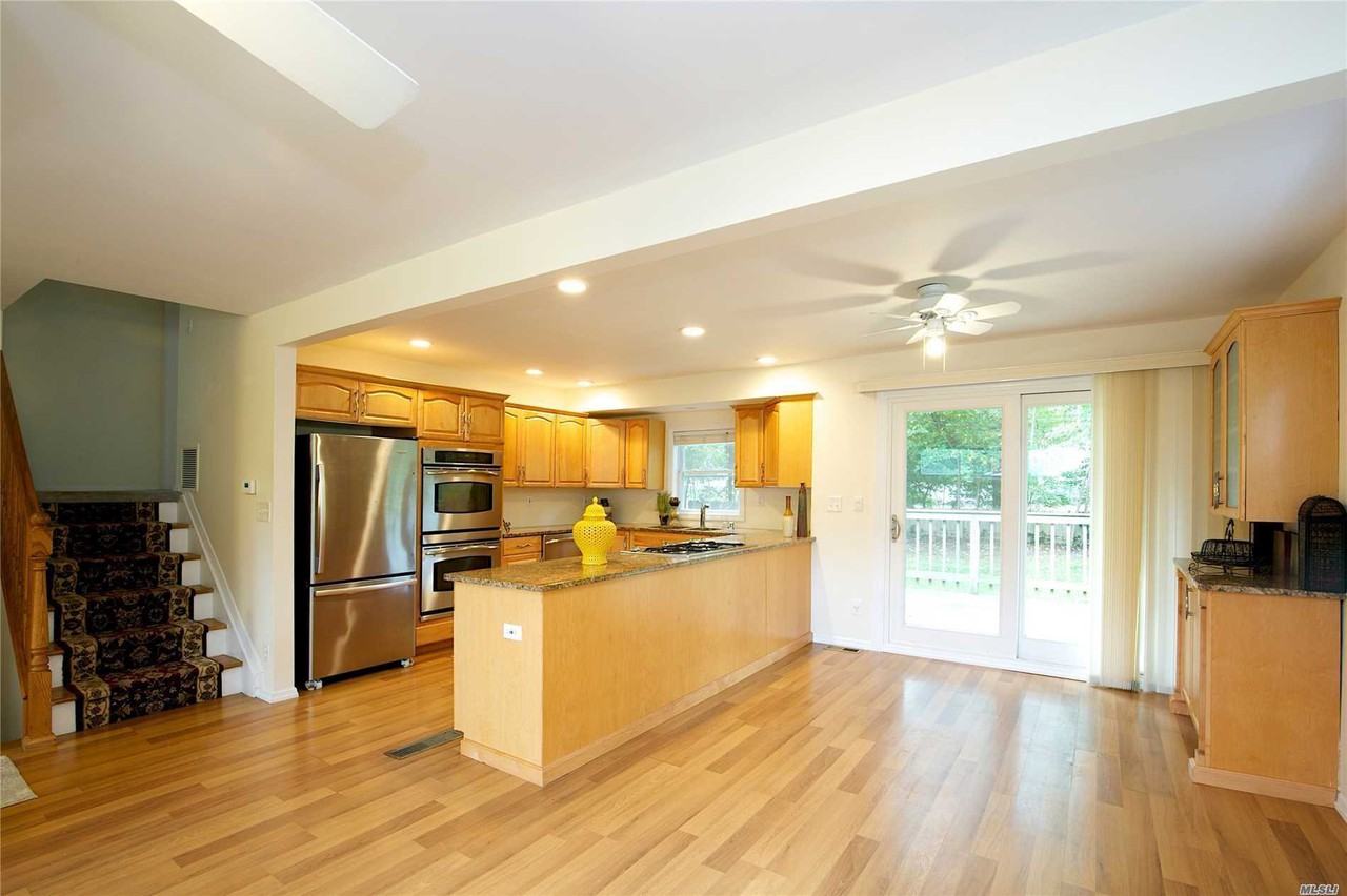 44 Crocus Ln - Photo 3 of 14