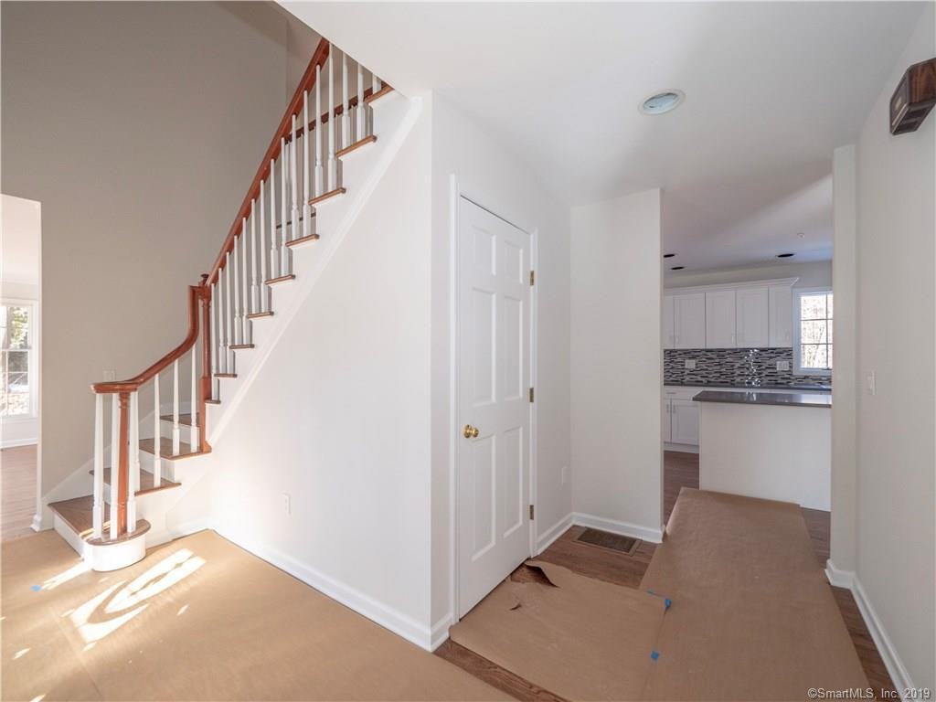 44 Hackberry Hill Rd - Photo 3 of 33