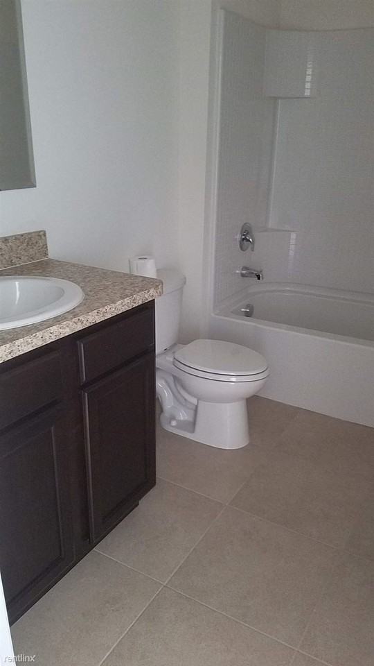 884 Freedom Boulevard - Photo 3 of 3