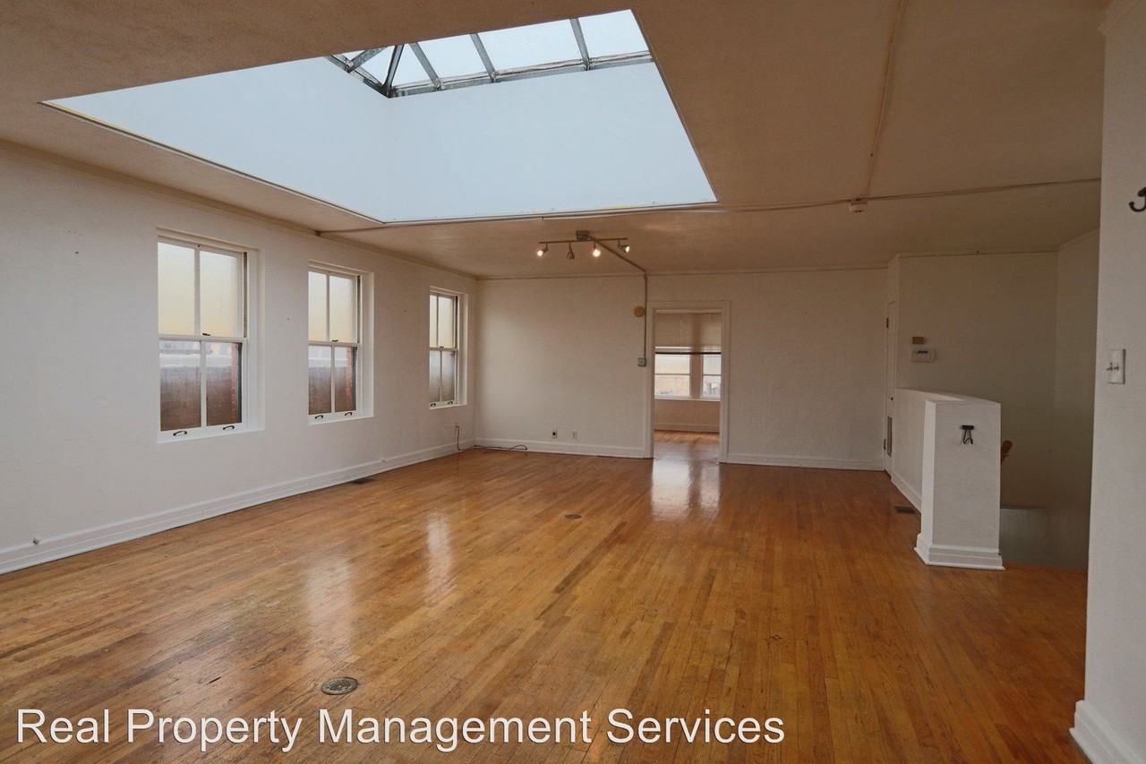 1312 Ave J - Photo 2 of 4