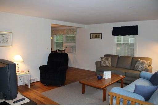 10 Milton St - Photo 3 of 16