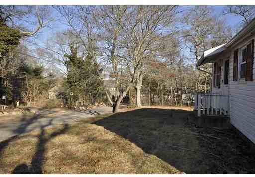 9 Wampanoag Rd - Photo 3 of 15