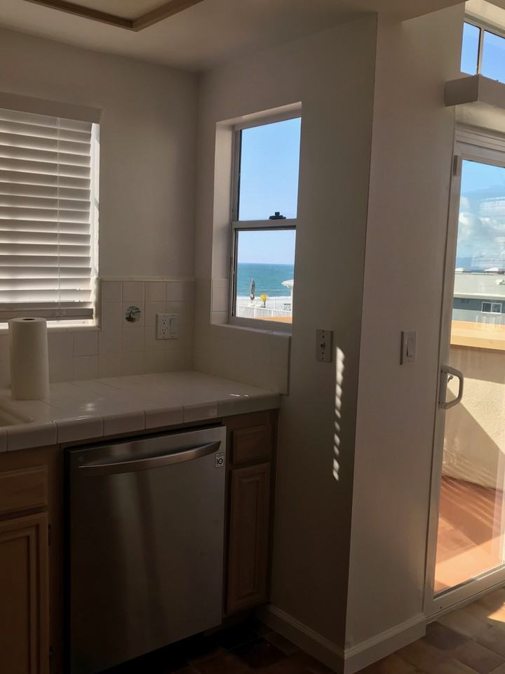 112 Marine Ave #3 - Photo 3 of 11