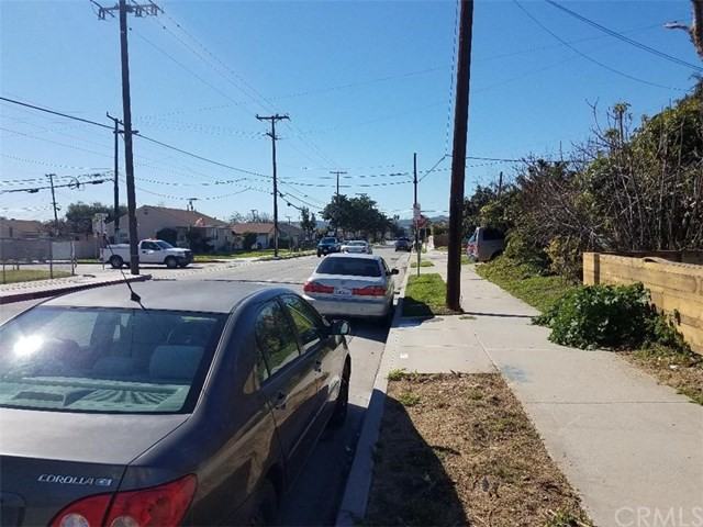 1557 S Willow Ave - Photo 2 of 13