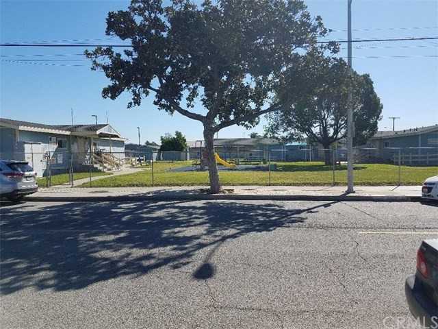 1557 S Willow Ave - Photo 3 of 13