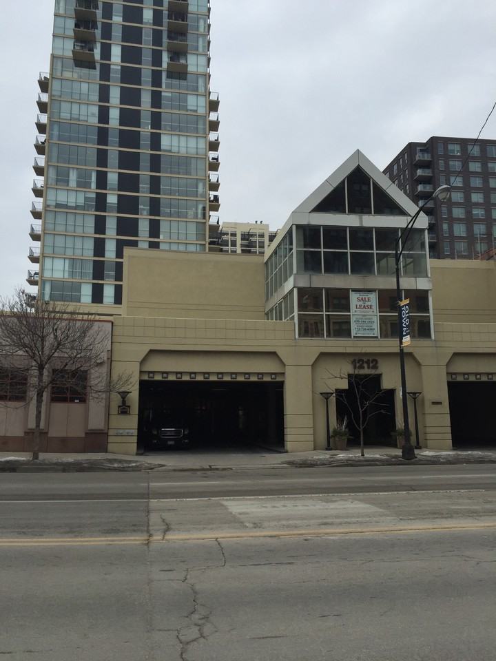 1212 North LaSalle Drive #710