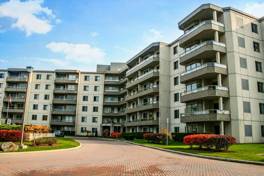 Rosecliffe Gardens I Apartments 620 Springbank Dr, London, ON N6K 4V8