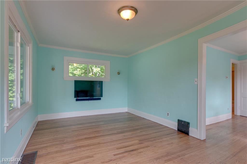 16715 Truax Ave - Photo 2 of 24