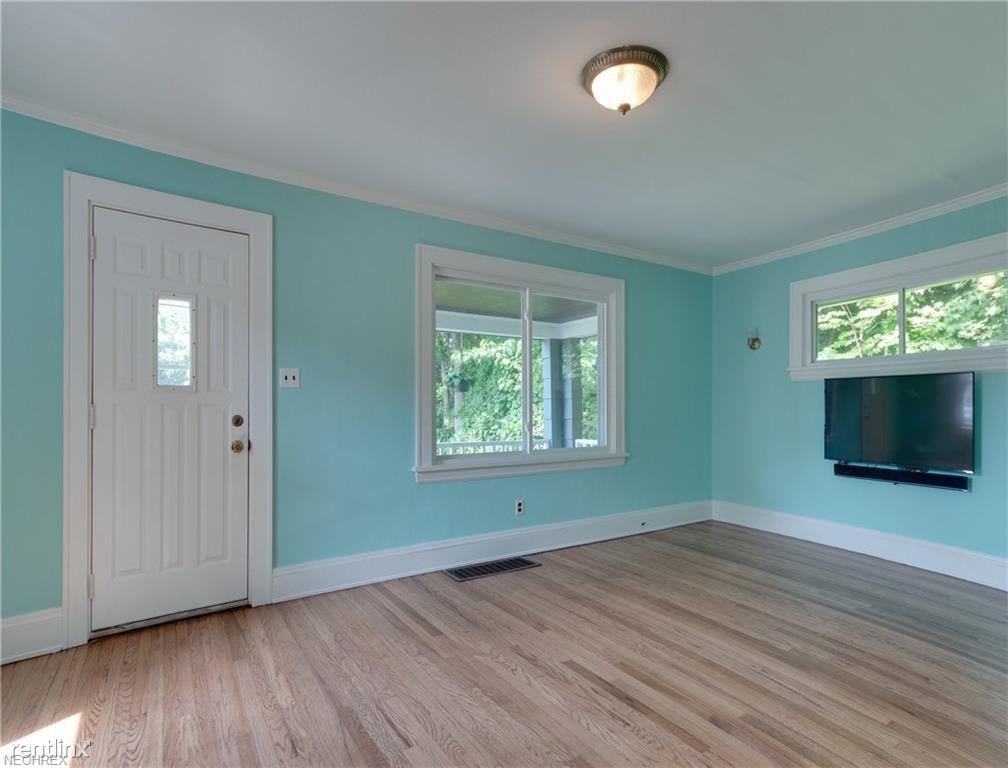 16715 Truax Ave - Photo 3 of 24