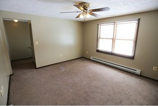 176 Bourne St - Photo 2 of 28