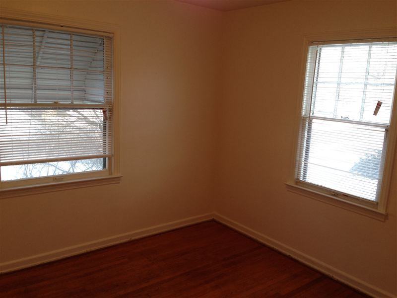 1524 Edward Ave SE - Photo 3 of 10