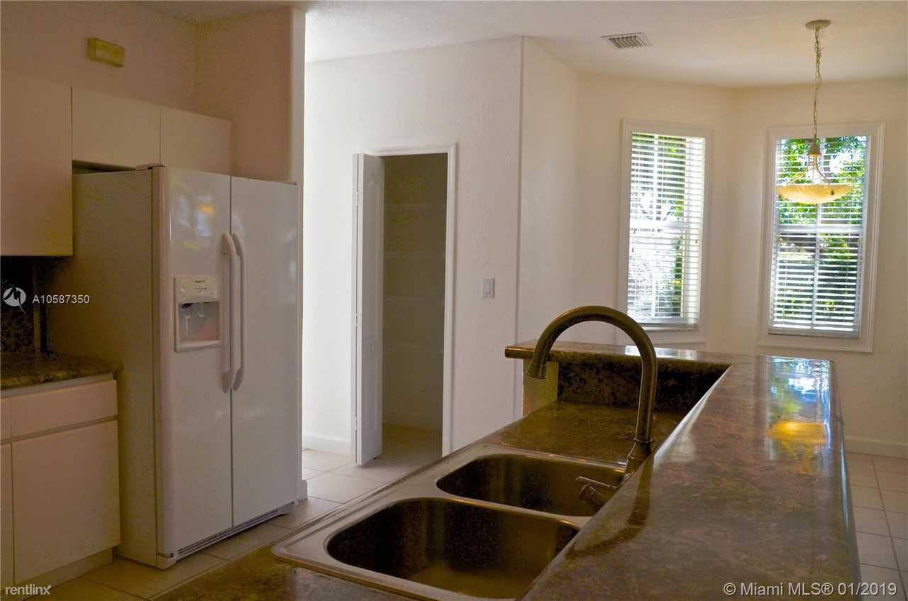16500 SW 37th St - Photo 3 of 5