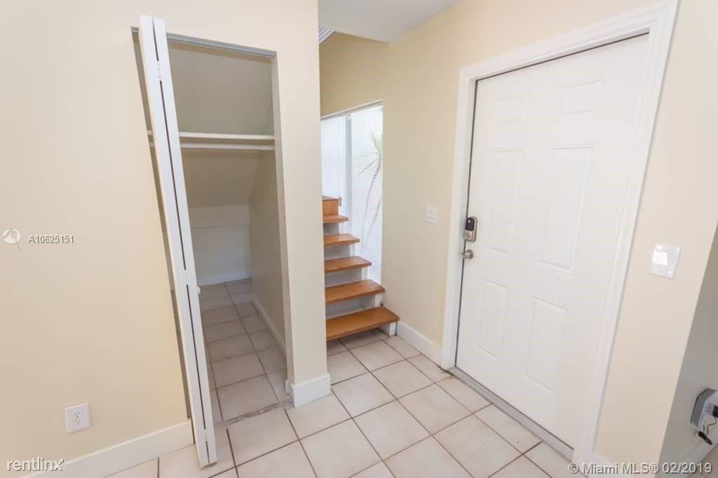 10940 SW 70th Terrace - Photo 2 of 12