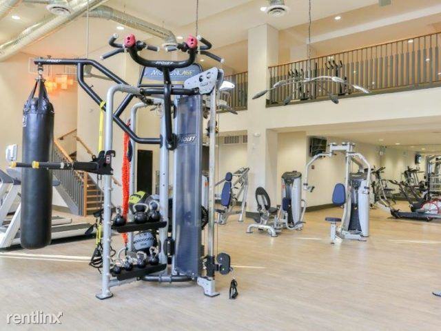 Near Fashion Mall and Downtown Chandler - Photo 3 of 8