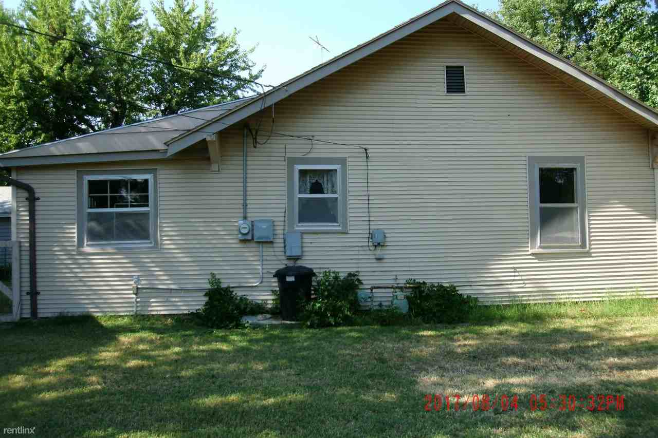 809 Alexander St - Photo 2 of 8