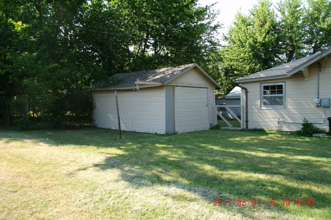 809 Alexander St - Photo 3 of 8