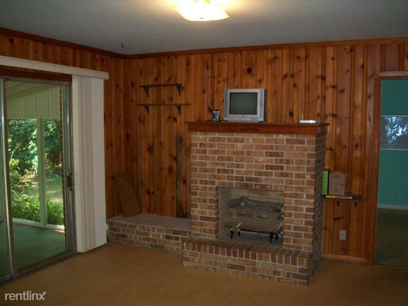 135 Domingo Dr - Photo 3 of 13