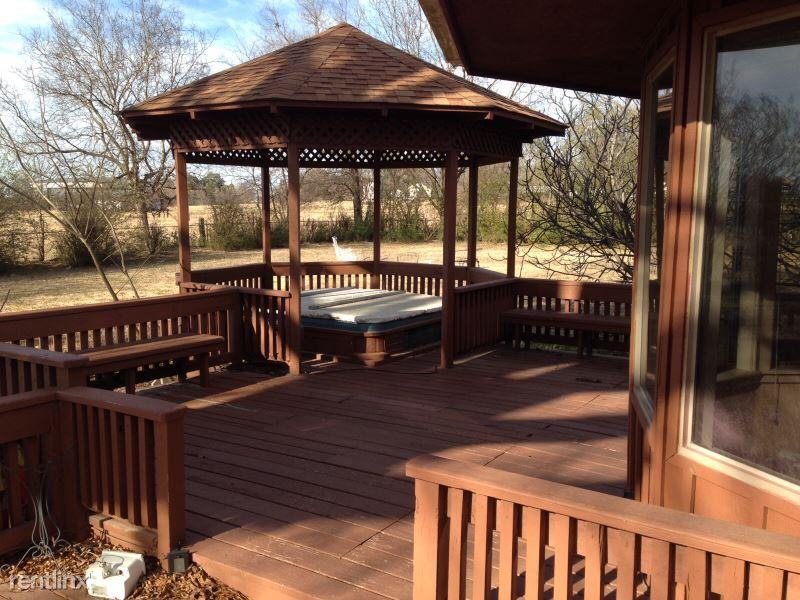 816 S Runnels St - Photo 3 of 8