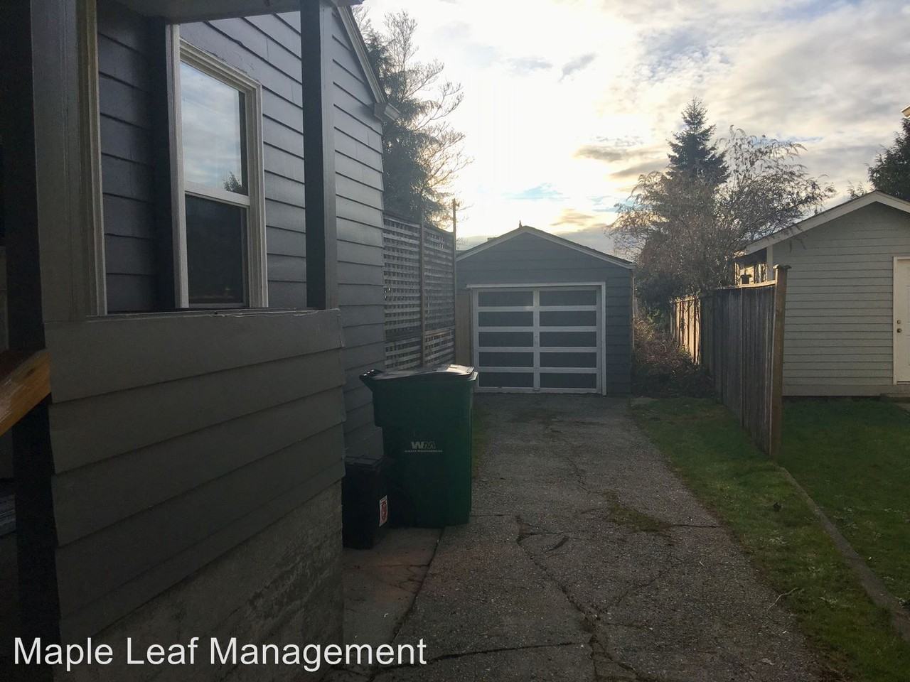 10709 Phinney Ave N - Photo 3 of 16