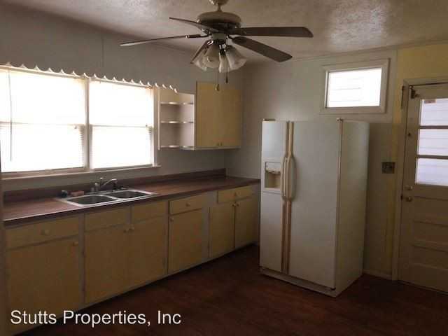 322 S Fulton St - Photo 3 of 12