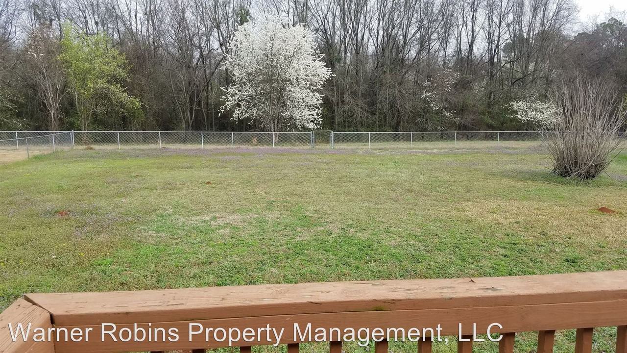 349 Brighton Dr - Photo 3 of 18